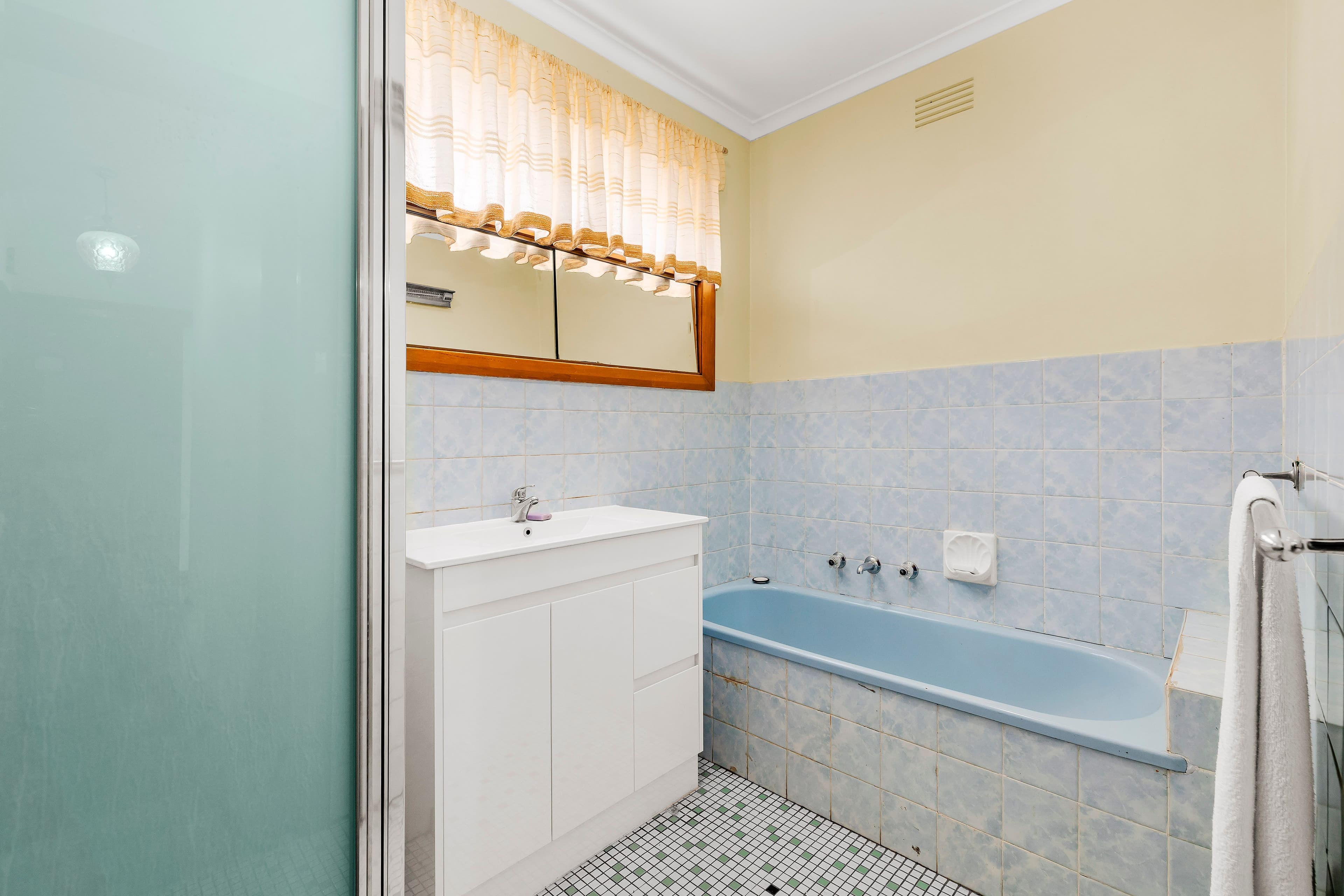 3 Robins Avenue, Reservoir VIC 3073, Reservoir - Thumbnail 7