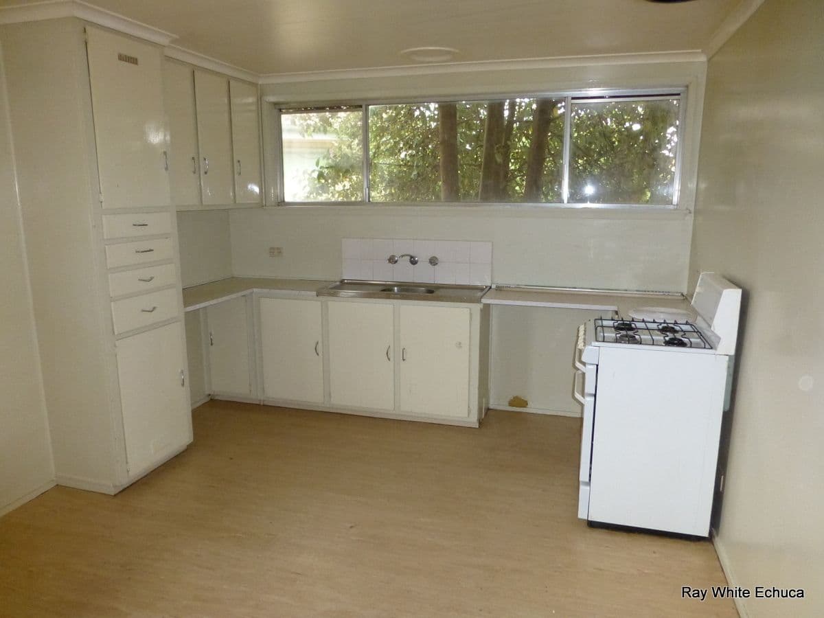 33 Dobinson Street, ECHUCA VIC 3564, Echuca - Thumbnail 2