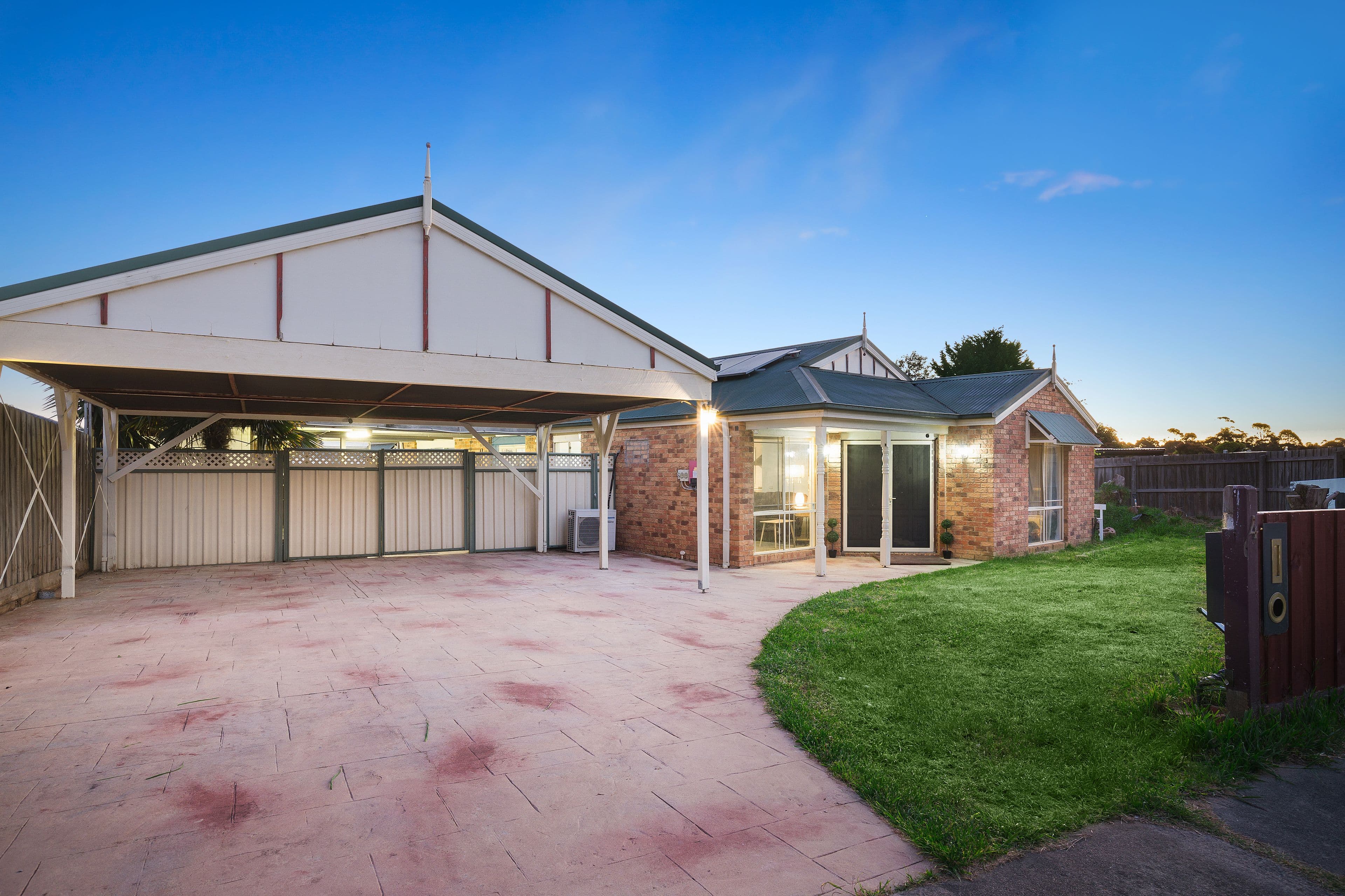 4 Jacqueline Place, Pakenham VIC 3810, Pakenham - Thumbnail 2