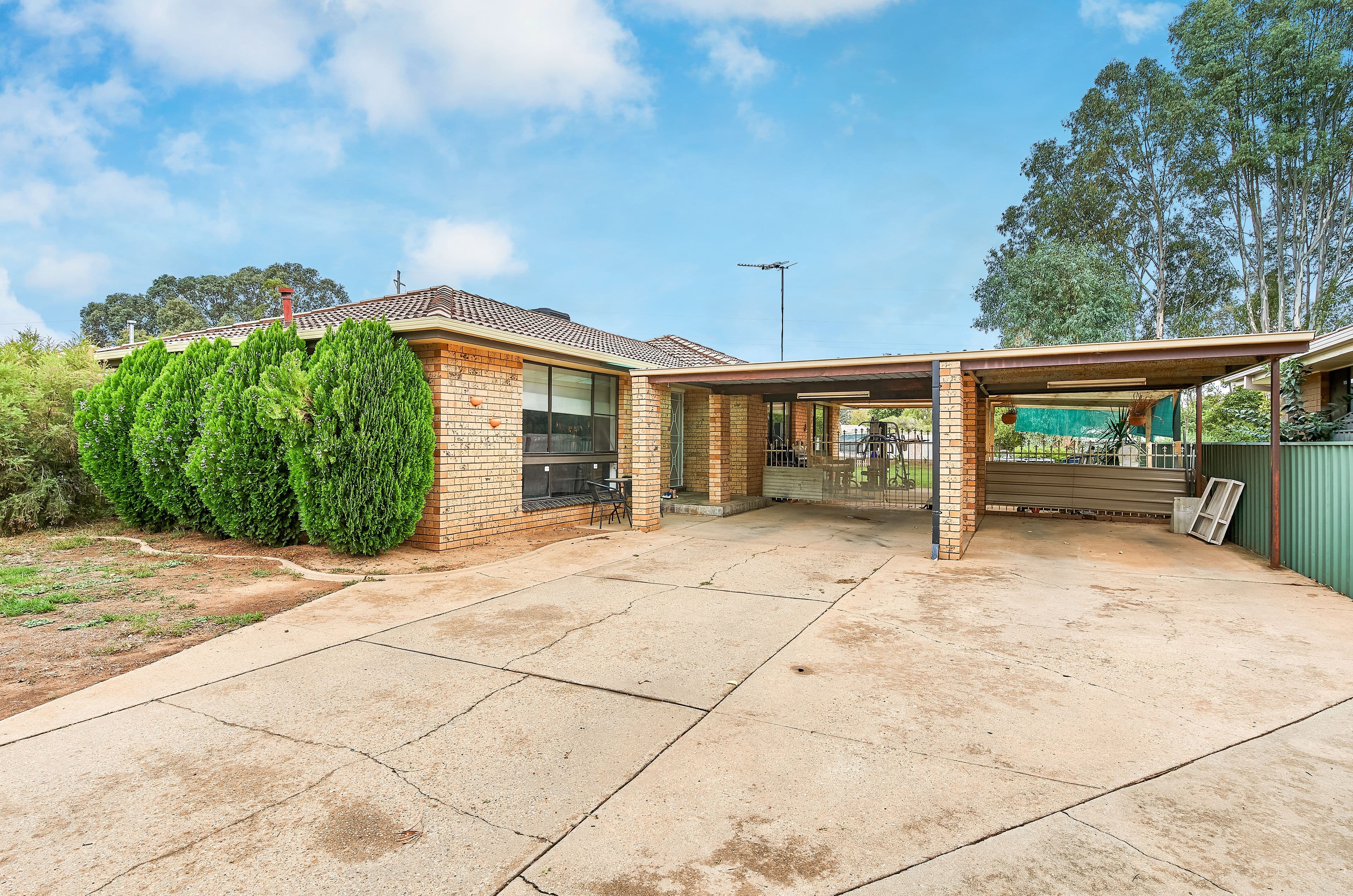 66 Adjin Street, Mount Austin - Thumbnail 2