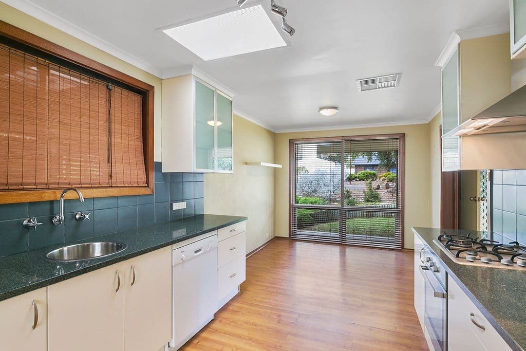 22 Lyn Street, Aberfoyle Park SA 5159, Aberfoyle Park - Thumbnail 2