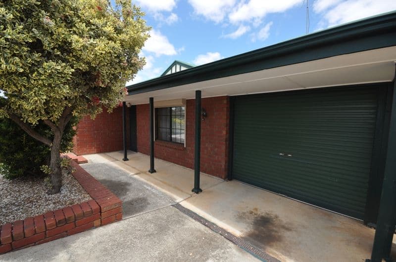 17 Jacaranda Drive, CRAIGMORE SA 5114, Craigmore - Thumbnail 2