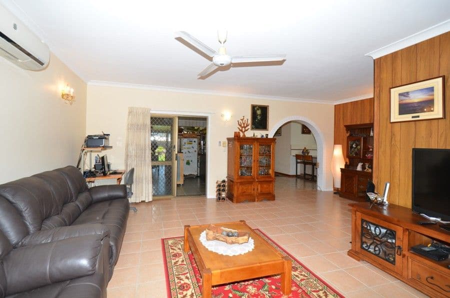 1585 Riverway Drive, KELSO QLD 4815, Kelso - Thumbnail 2