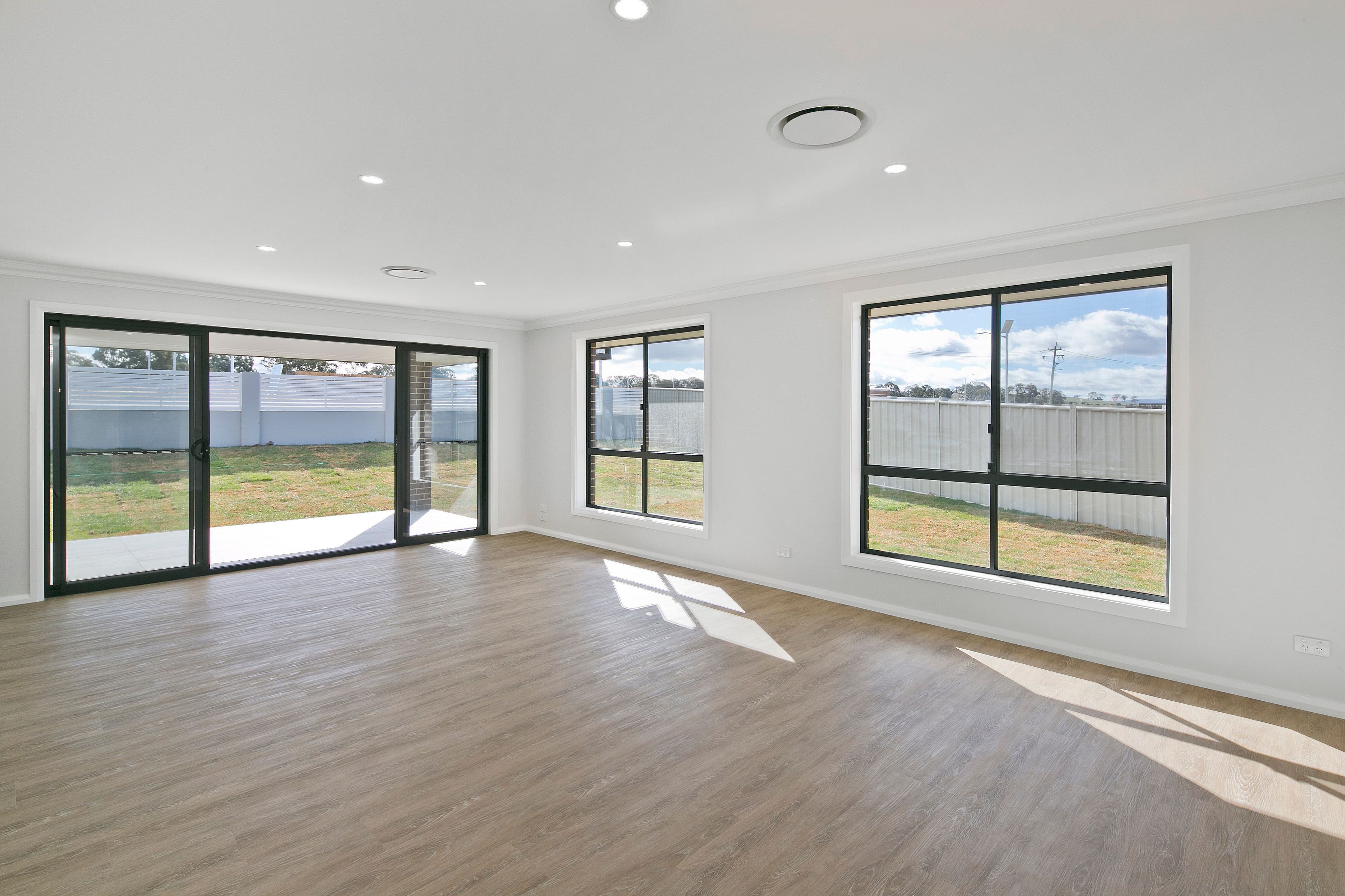 10 Quiberon Way, Goulburn - Thumbnail 2
