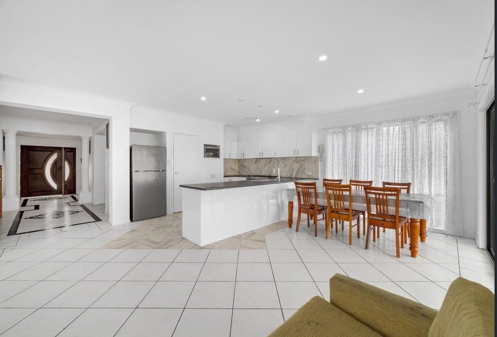 8 Chapman Street, West Hoxton NSW 2171, West Hoxton - Thumbnail 3