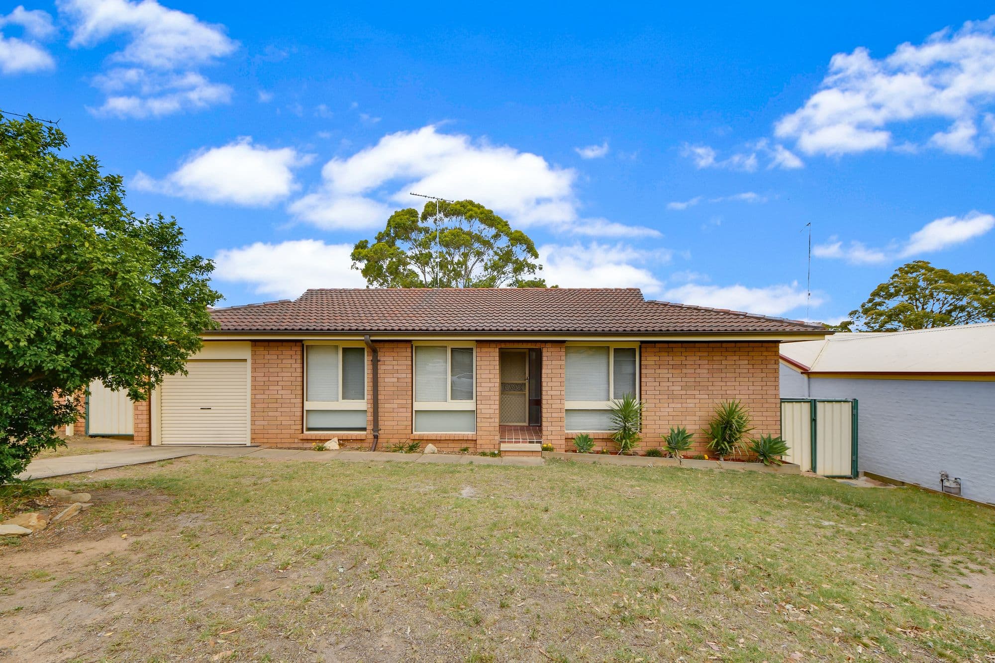33 Aminya Crescent, Bradbury - Thumbnail 2