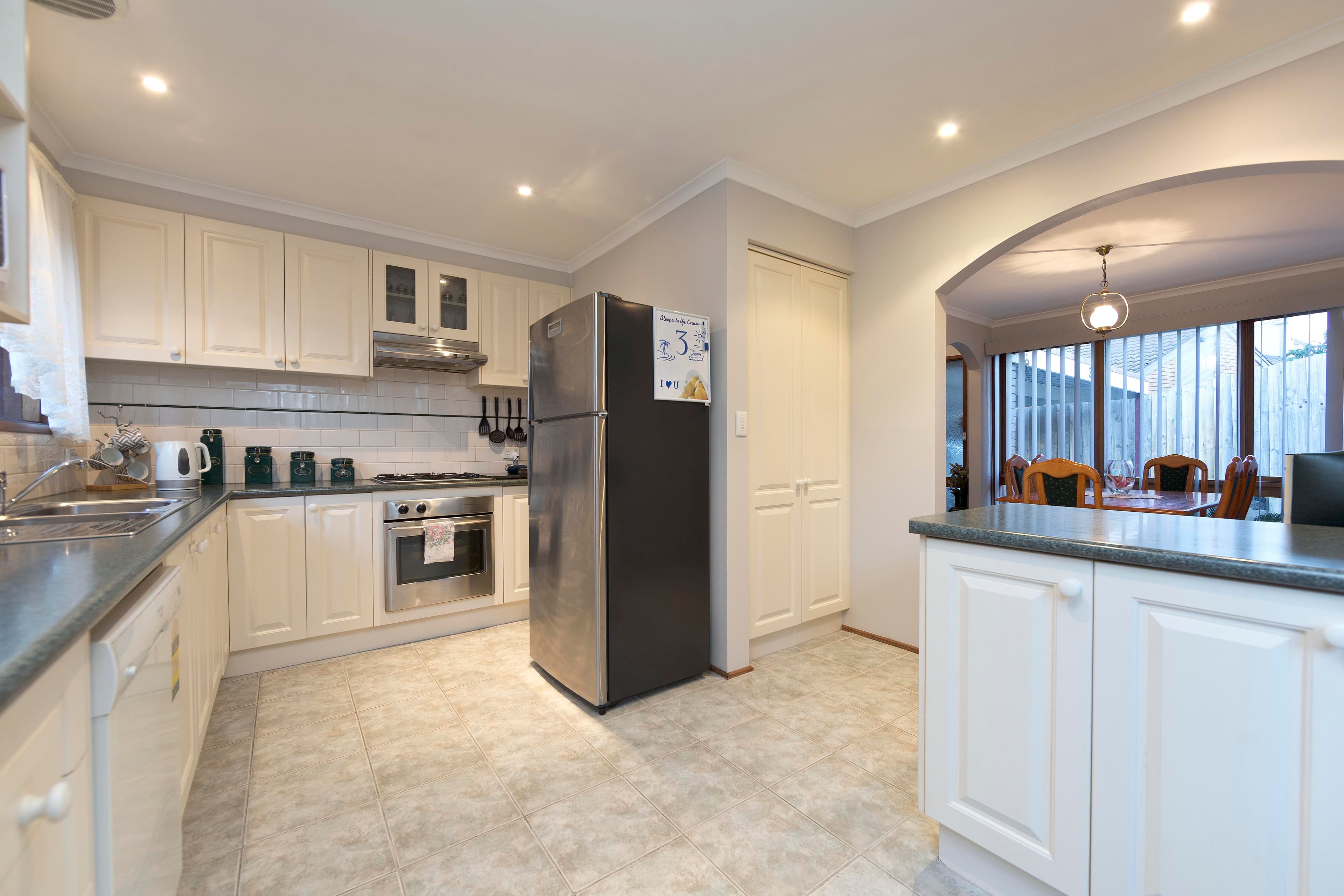 33 Whitford Way, Frankston VIC 3199, Frankston - Thumbnail 2