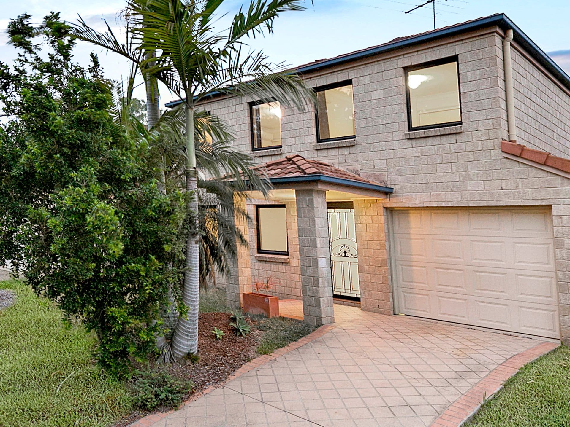 8 Estate Place, Holland Park West QLD 4121, Holland Park West - Thumbnail 3