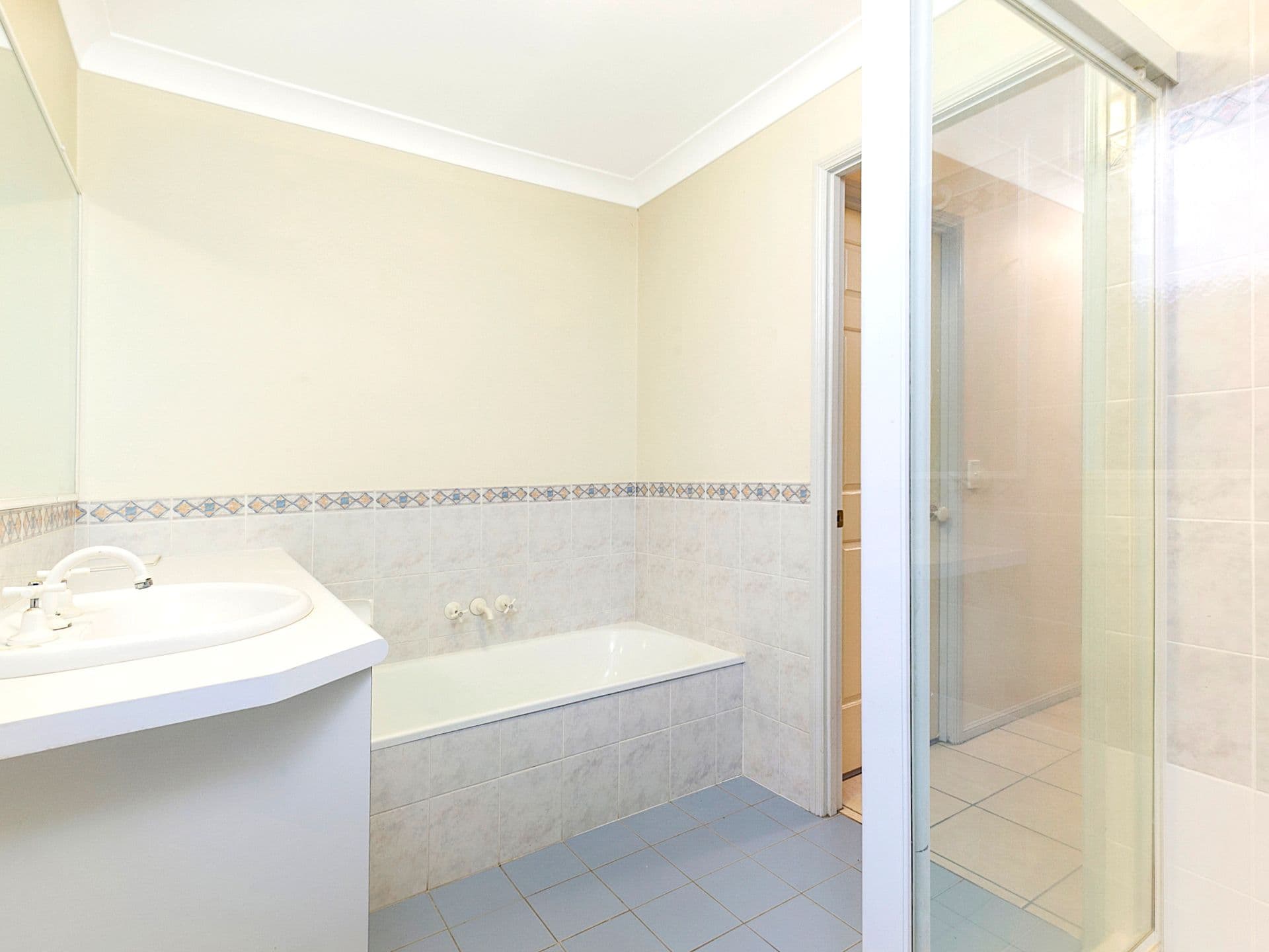 8 Estate Place, Holland Park West QLD 4121, Holland Park West - Thumbnail 4