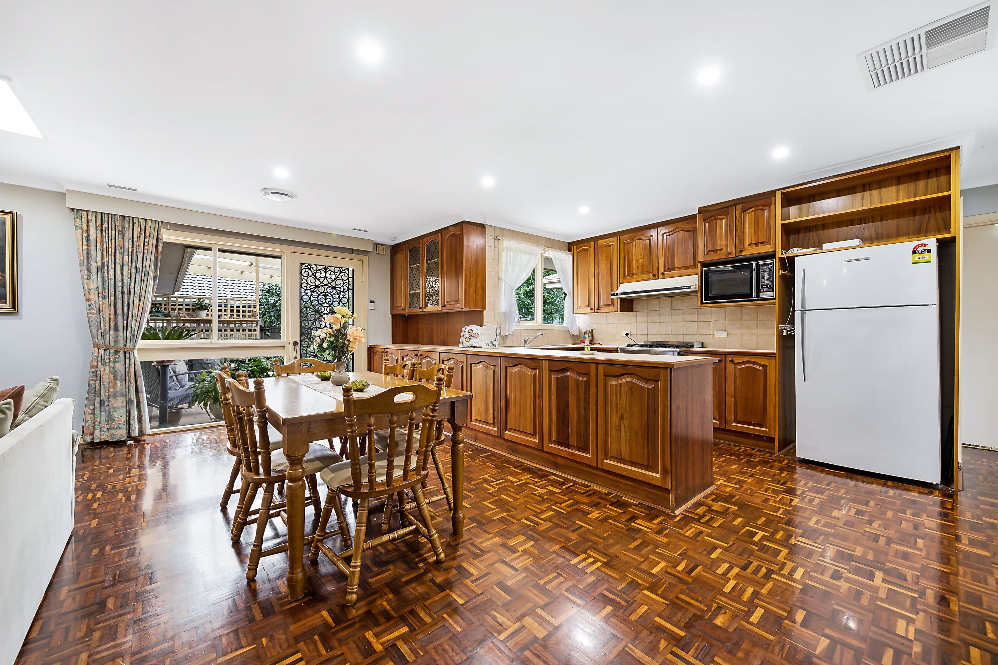 76 Camelot Drive, Glen Waverley VIC 3150, Glen Waverley - Thumbnail 3