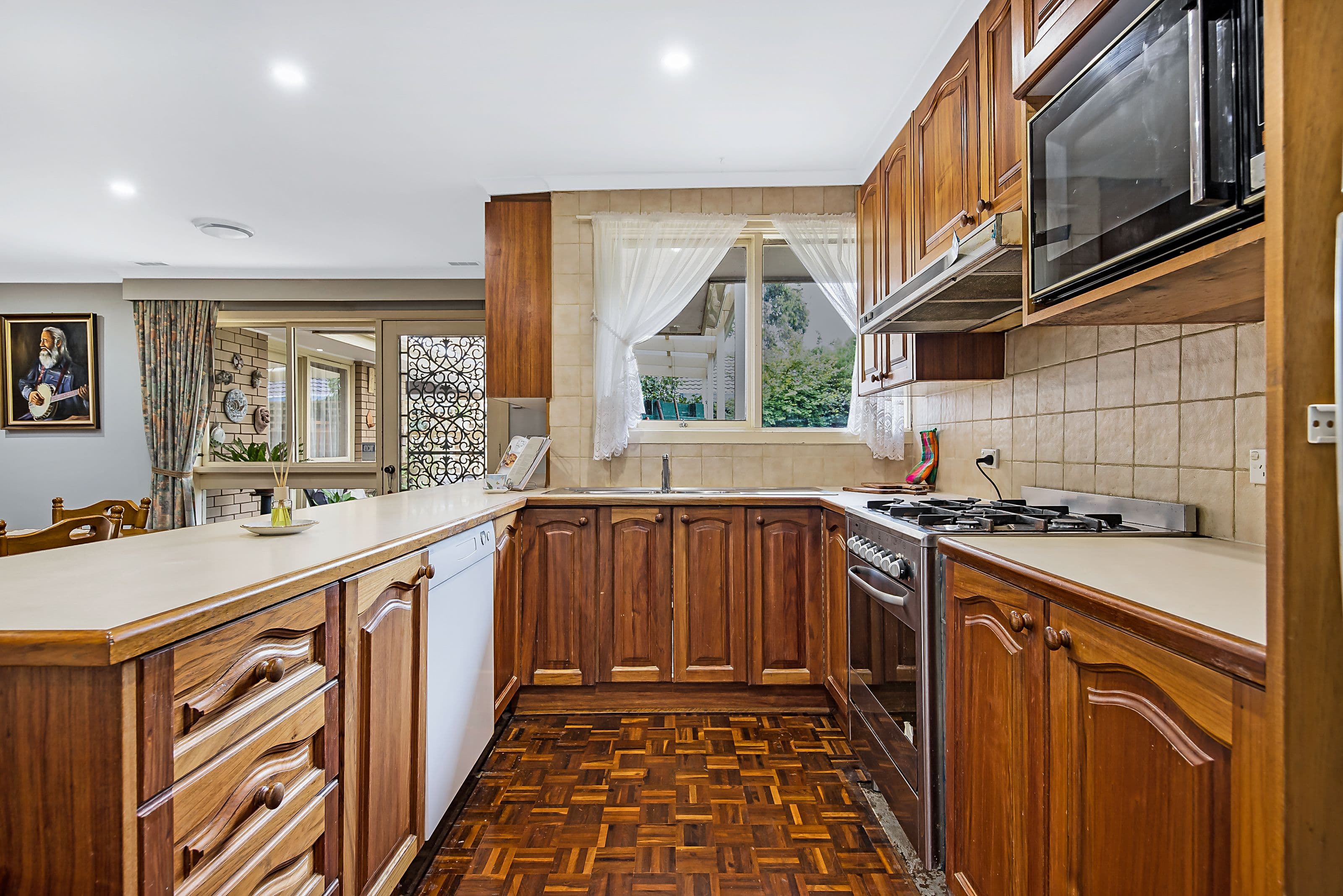 76 Camelot Drive, Glen Waverley VIC 3150, Glen Waverley - Thumbnail 4