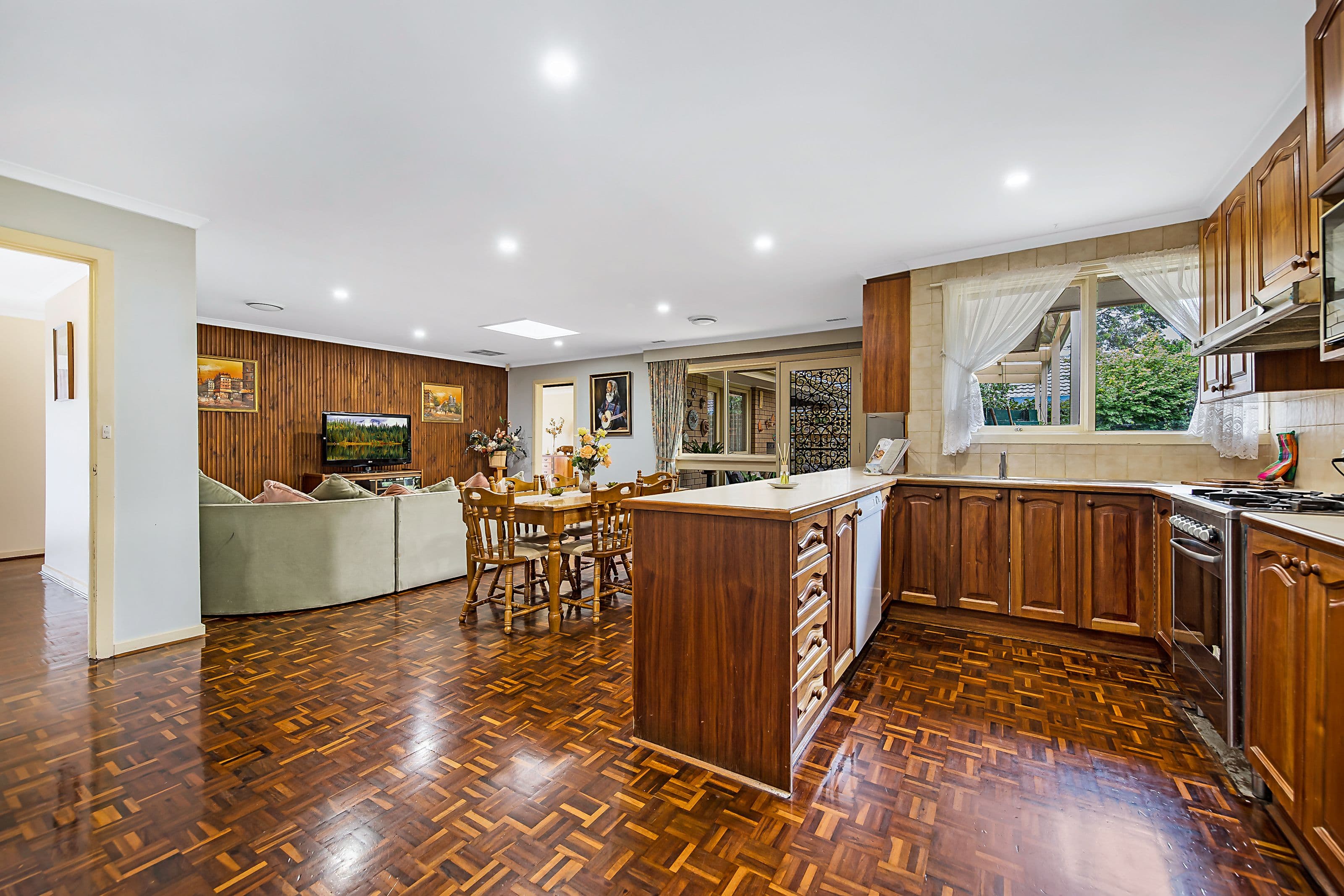76 Camelot Drive, Glen Waverley VIC 3150, Glen Waverley - Thumbnail 5