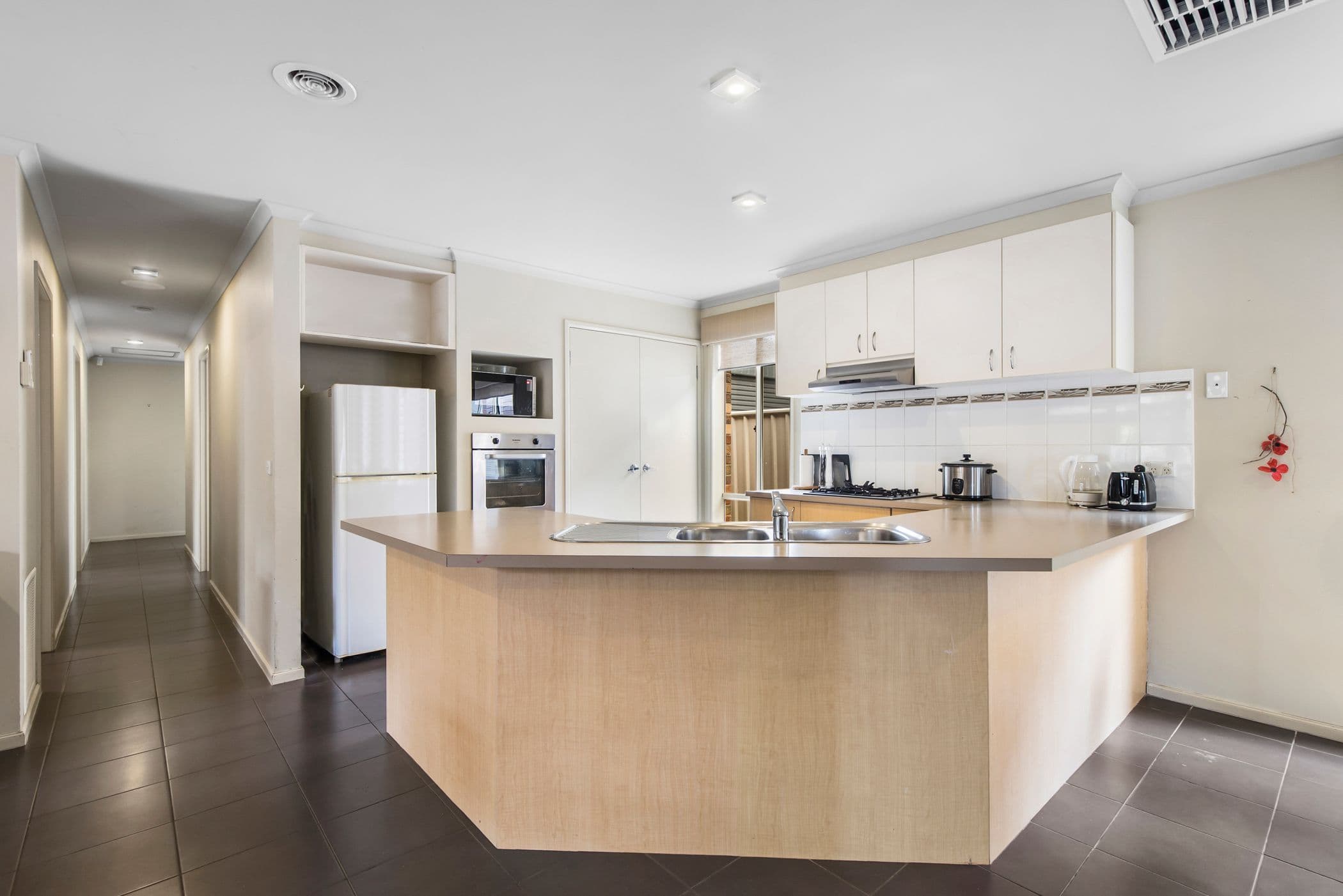 8 Moore Court, Highton VIC 3216, Highton - Thumbnail 5