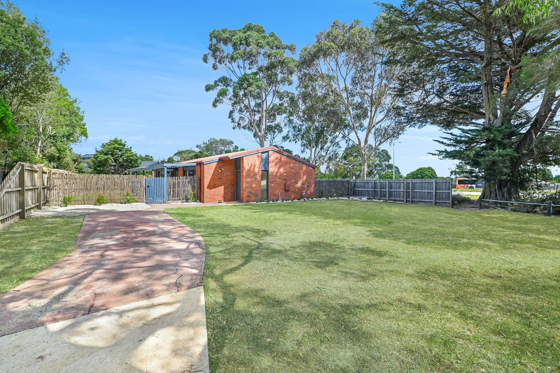 12 Carluke Close, Berwick VIC 3806, Berwick - Thumbnail 2
