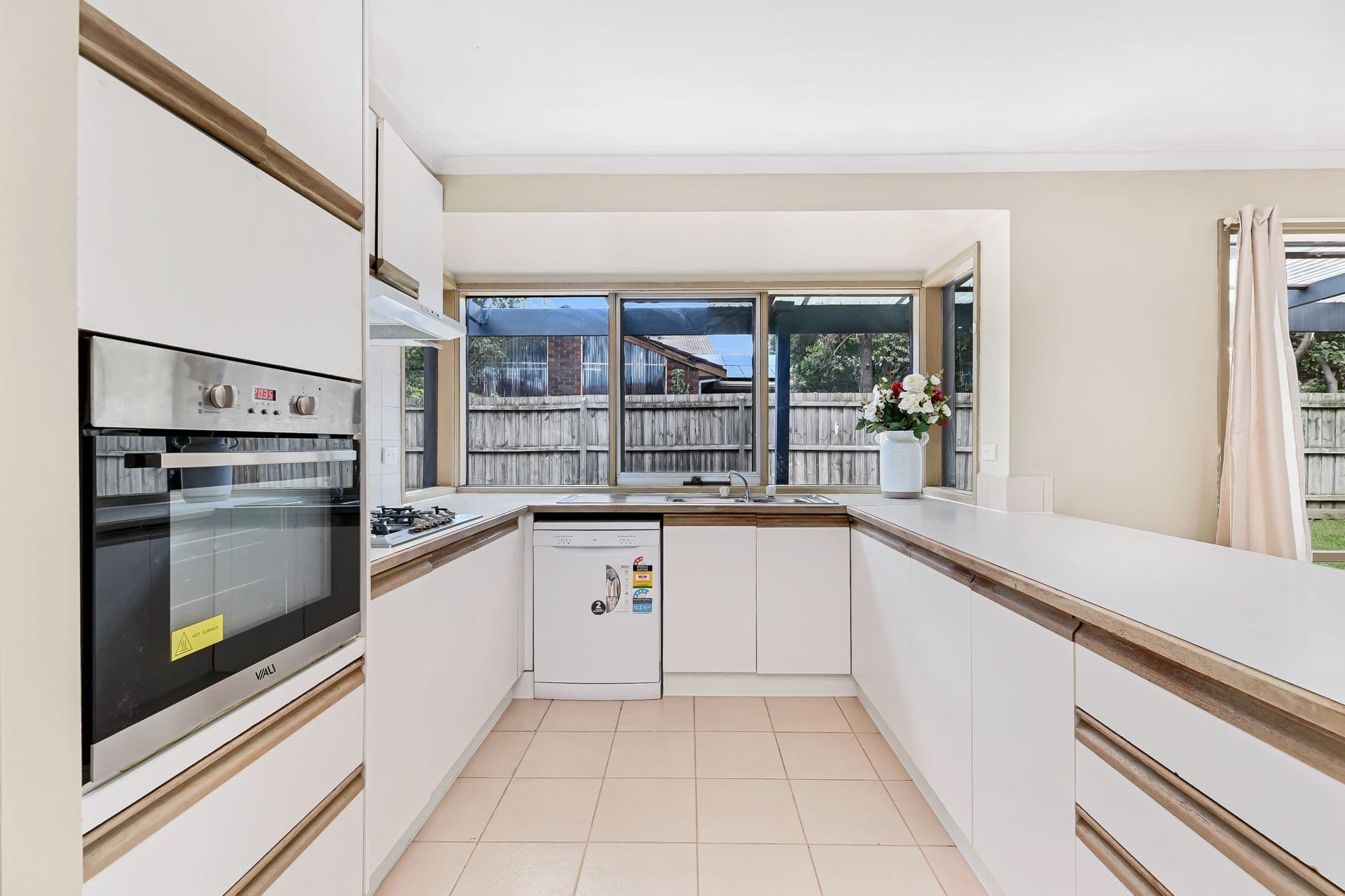 12 Carluke Close, Berwick VIC 3806, Berwick - Thumbnail 4
