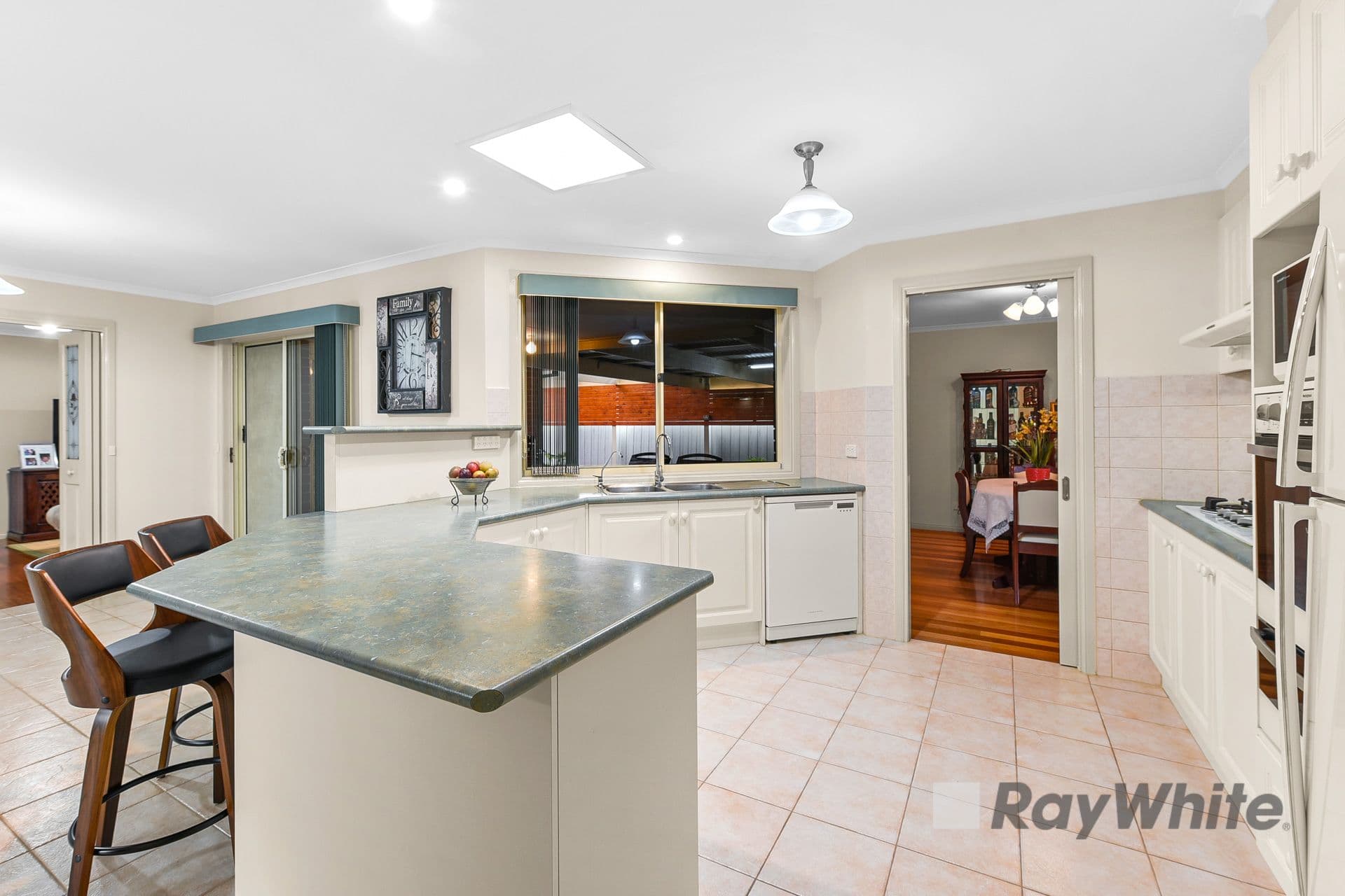 35 Sneddon Drive, Narre Warren South VIC 3805, Narre Warren South - Thumbnail 7