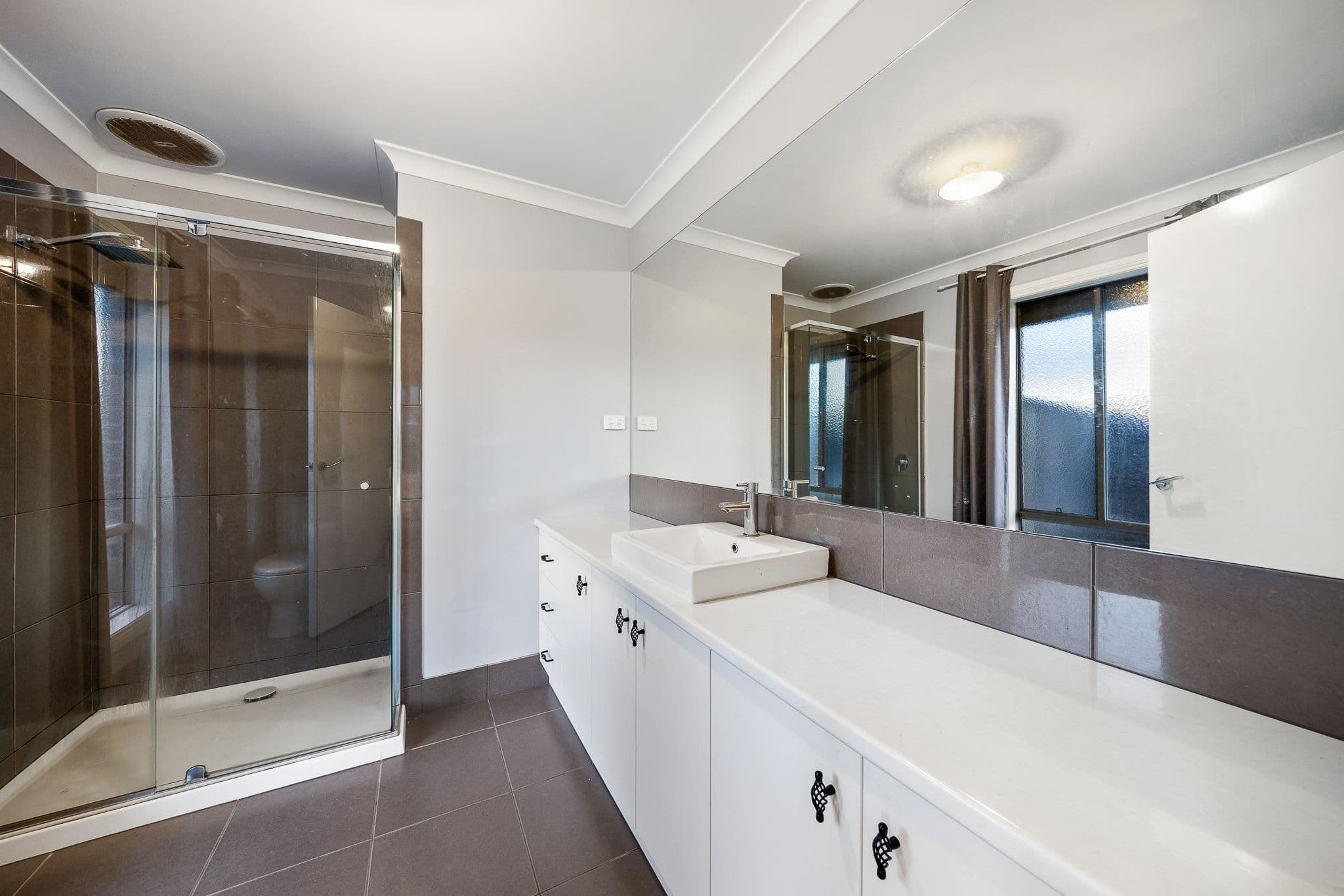 21 Hollywell Road, Clyde North VIC 3978, Clyde North - Thumbnail 2