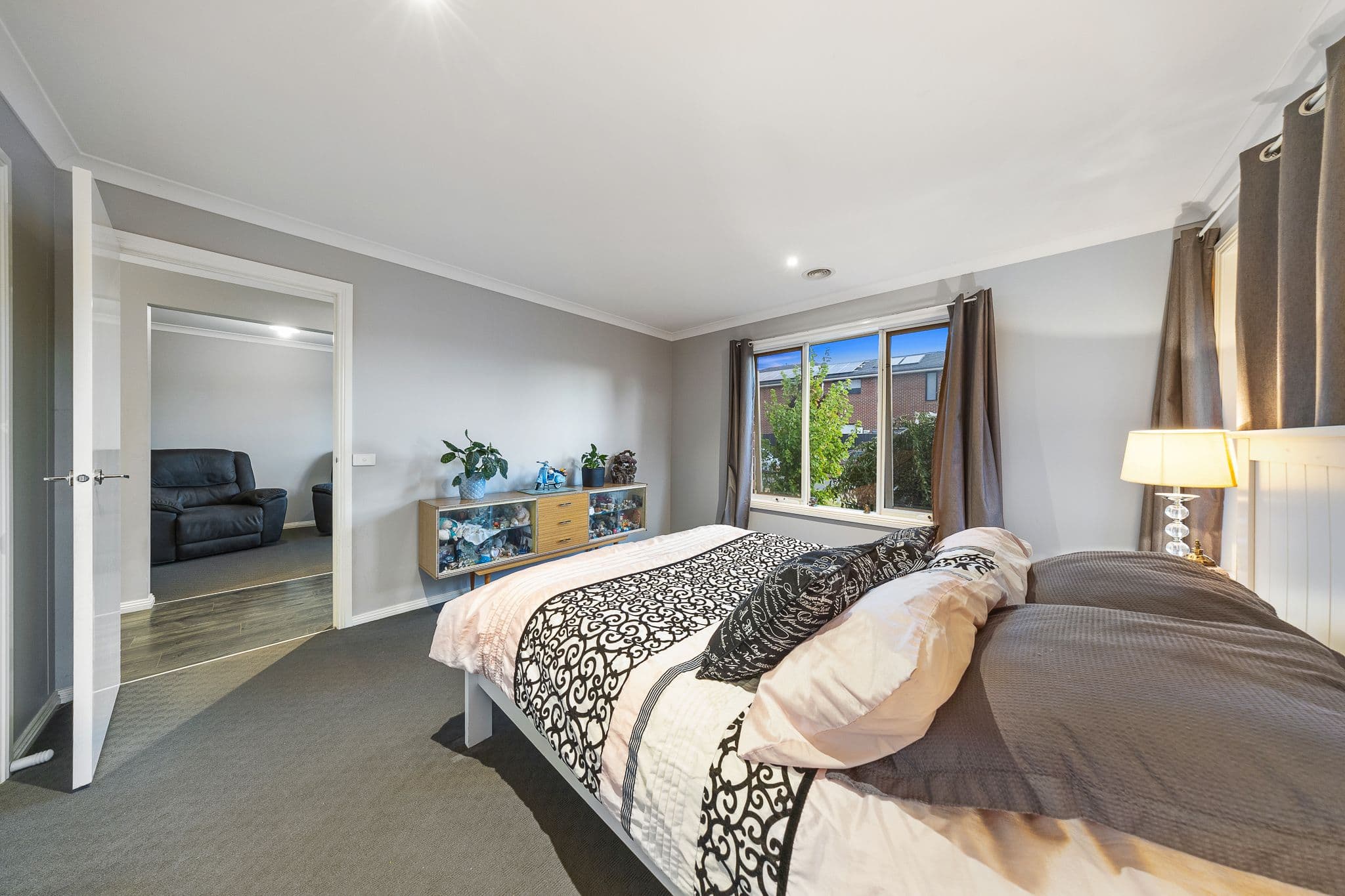 21 Hollywell Road, Clyde North VIC 3978, Clyde North - Thumbnail 3