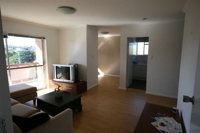 76 Kitchener, COORPAROO QLD 4151, Coorparoo - Thumbnail 2