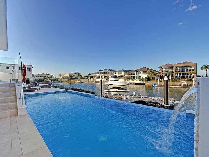 38 Royal Albert Crescent, Sovereign Islands QLD 4216, Sovereign Islands - Thumbnail 3