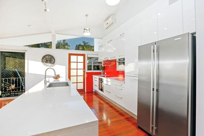 166 Bapaume Road, Holland Park West - Image 1