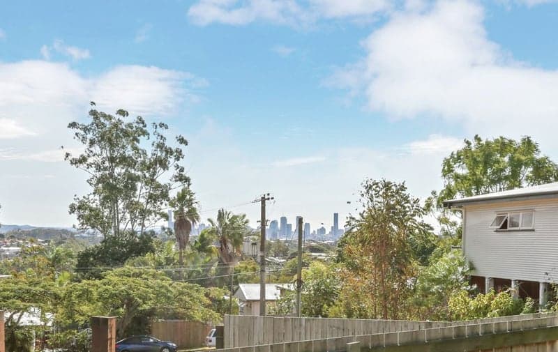 166 Bapaume Road, Holland Park West - Thumbnail 2
