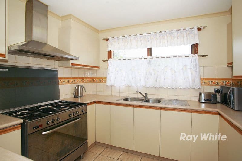7 Wakefield Court, CRANBOURNE NORTH VIC 3977, Cranbourne North - Thumbnail 2