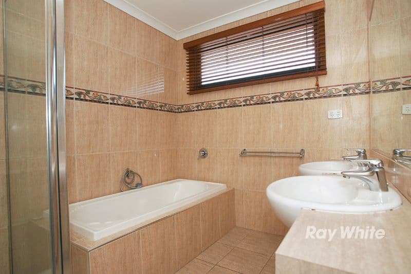 7 Wakefield Court, CRANBOURNE NORTH VIC 3977, Cranbourne North - Thumbnail 3