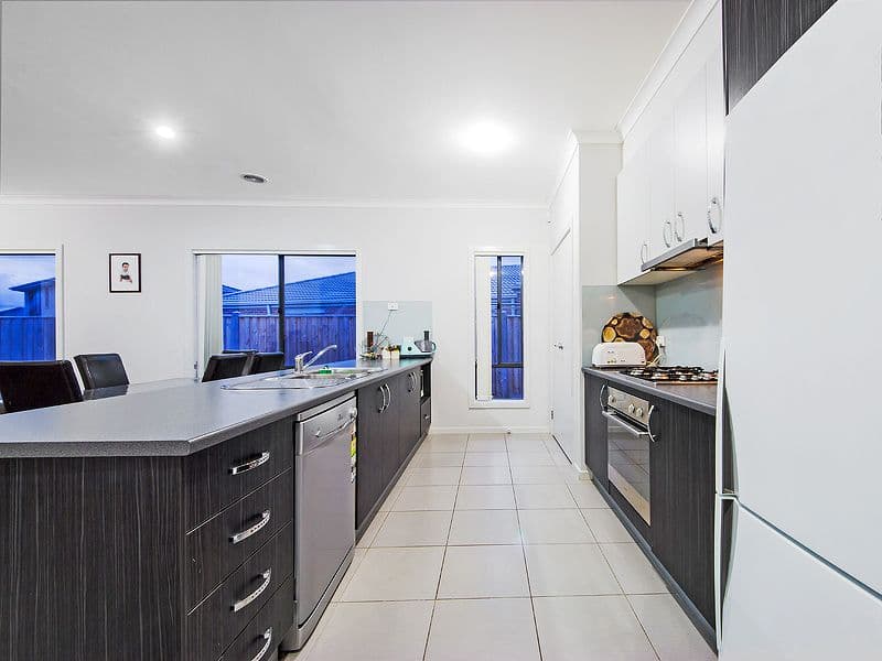 26 Fieldwren Drive, WILLIAMS LANDING VIC 3027, Williams Landing - Thumbnail 3
