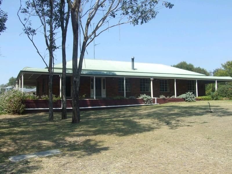 61 Albert Street, CROWS NEST QLD 4355, Crows Nest - Image 1