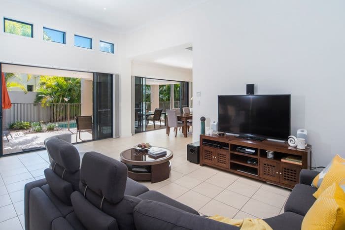 2556 Cressbrook Drive, Hope Island QLD 4212, Hope Island - Thumbnail 3