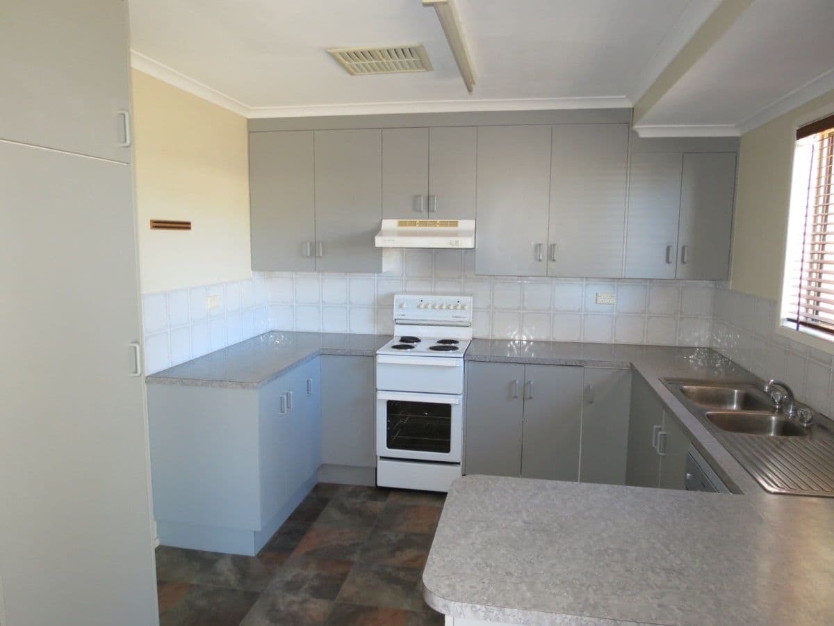 EMERALD QLD 4720, Emerald - Thumbnail 4