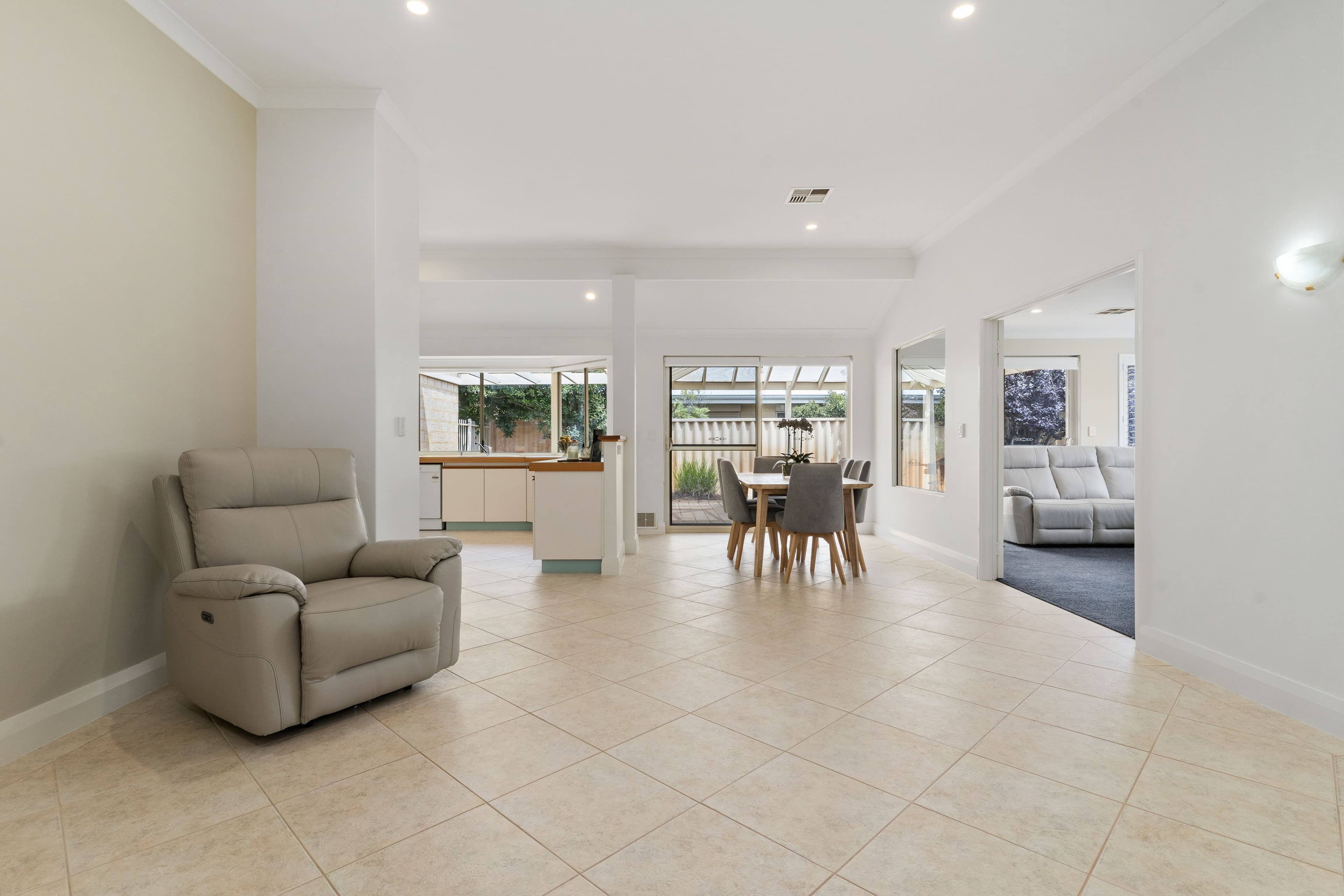 16 Chatsworth Gate, Canning Vale WA 6155, Canning Vale - Thumbnail 2
