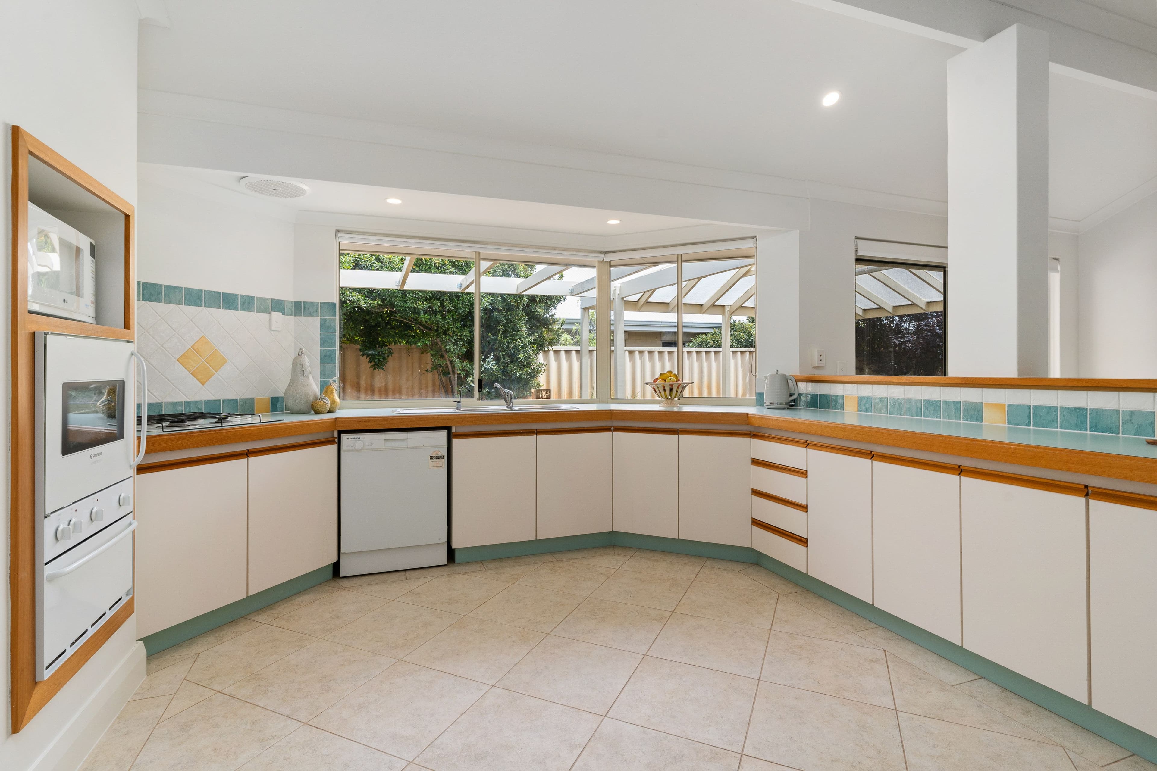 16 Chatsworth Gate, Canning Vale WA 6155, Canning Vale - Thumbnail 4