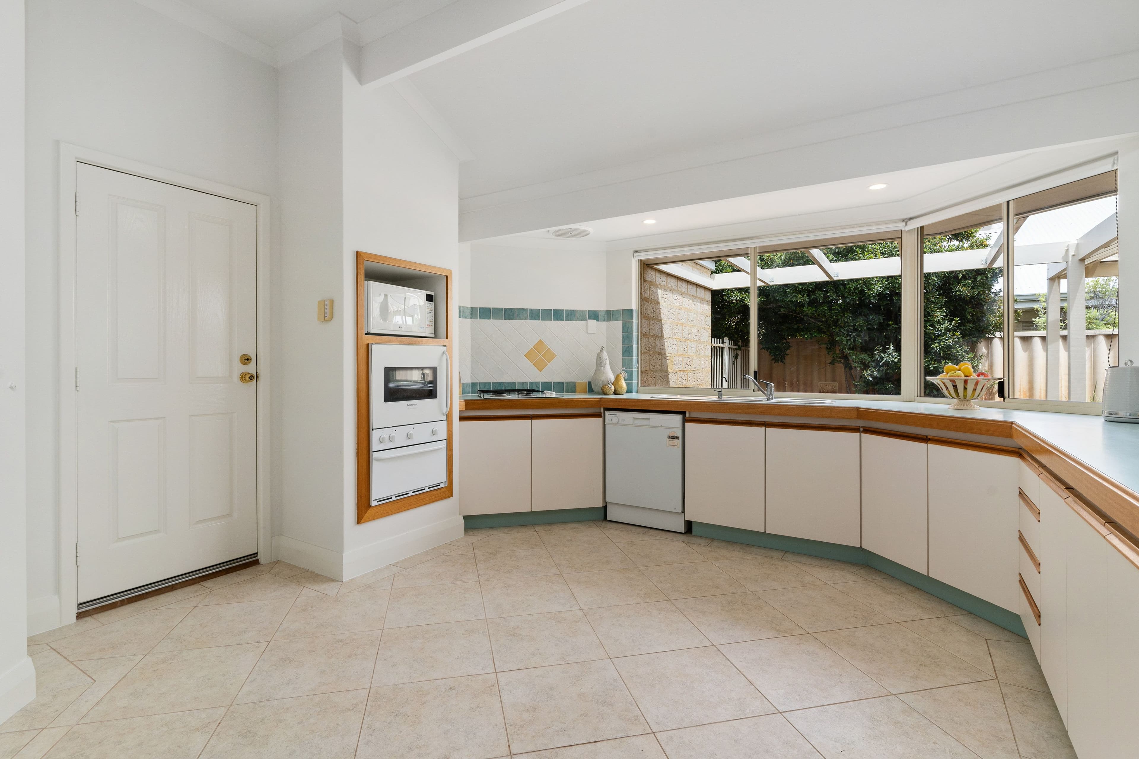 16 Chatsworth Gate, Canning Vale WA 6155, Canning Vale - Thumbnail 5