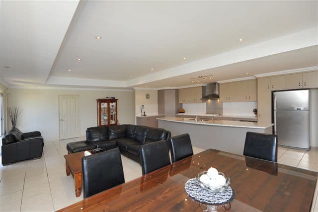 19 Shelton Crescent, KEARNEYS SPRING QLD 4350, Kearneys Spring - Thumbnail 3