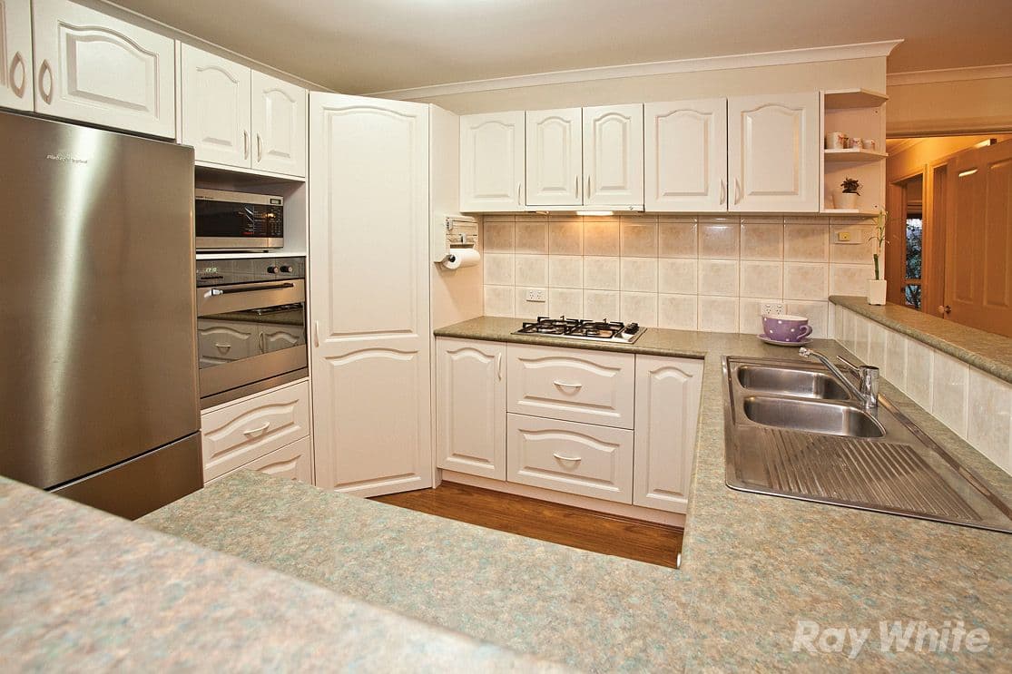 11 Rolls Court, GLEN WAVERLEY VIC 3150, Glen Waverley - Thumbnail 2