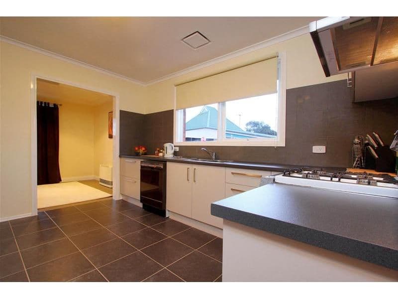 15 Kevin Street, BUNDOORA VIC 3083, Bundoora - Thumbnail 2