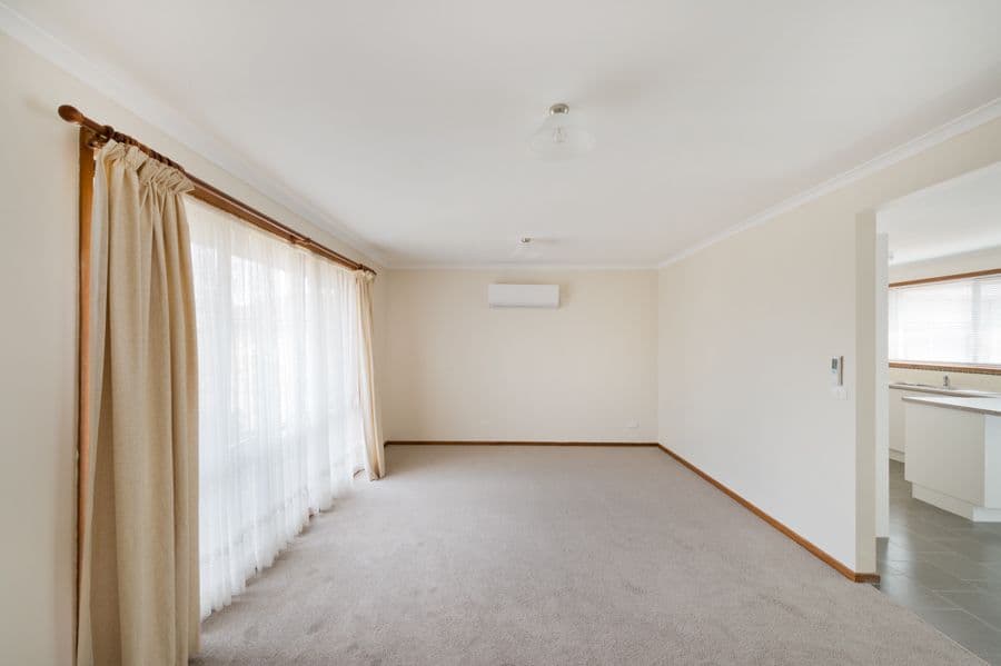 6 Coventry Place, MELTON SOUTH VIC 3338, Melton South - Thumbnail 4