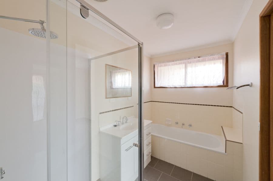 6 Coventry Place, MELTON SOUTH VIC 3338, Melton South - Thumbnail 6