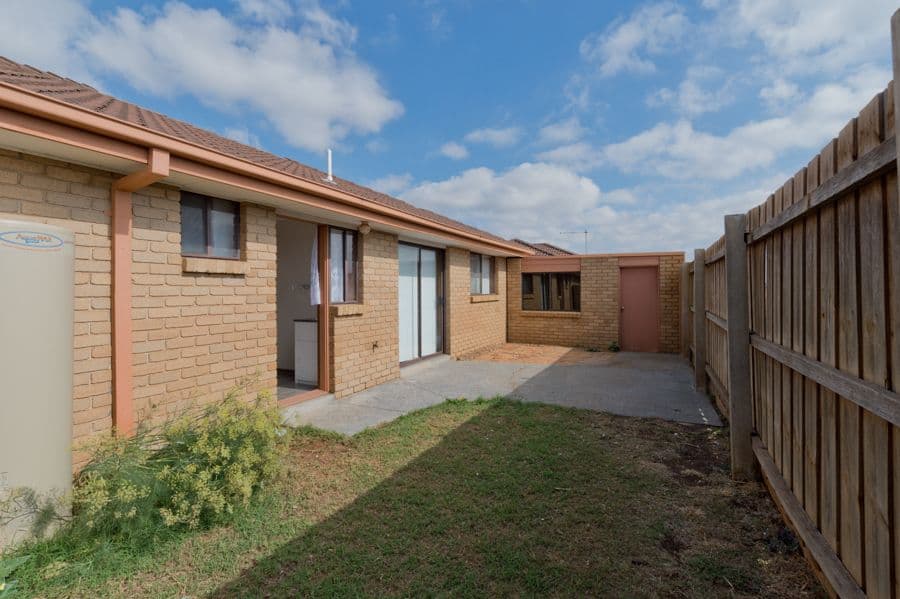 6 Coventry Place, MELTON SOUTH VIC 3338, Melton South - Thumbnail 8