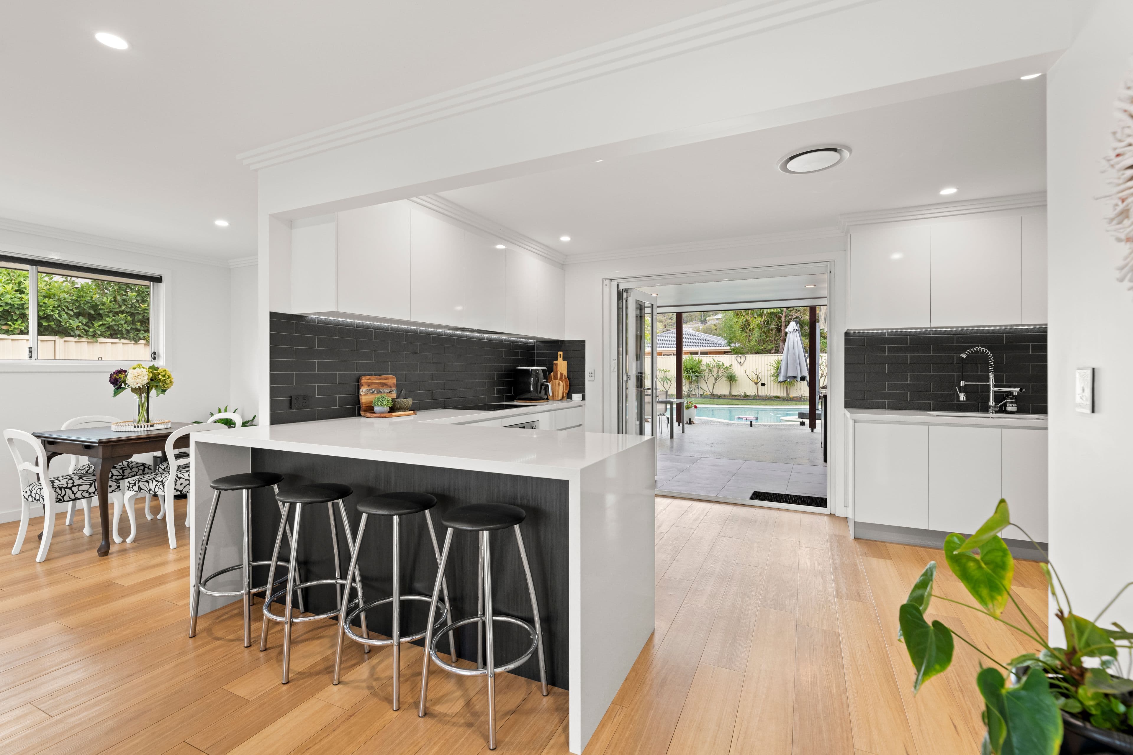 28 Kingfisher Crescent, Burleigh Waters QLD 4220, Burleigh Waters - Thumbnail 4