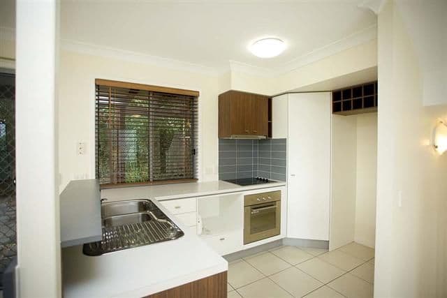 8 Eric Road, HOLLAND PARK QLD 4121, Holland Park - Thumbnail 2