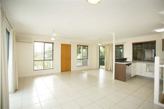 8 Eric Road, HOLLAND PARK QLD 4121, Holland Park - Thumbnail 3
