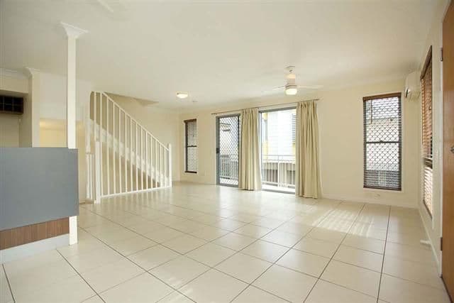 8 Eric Road, HOLLAND PARK QLD 4121, Holland Park - Thumbnail 4