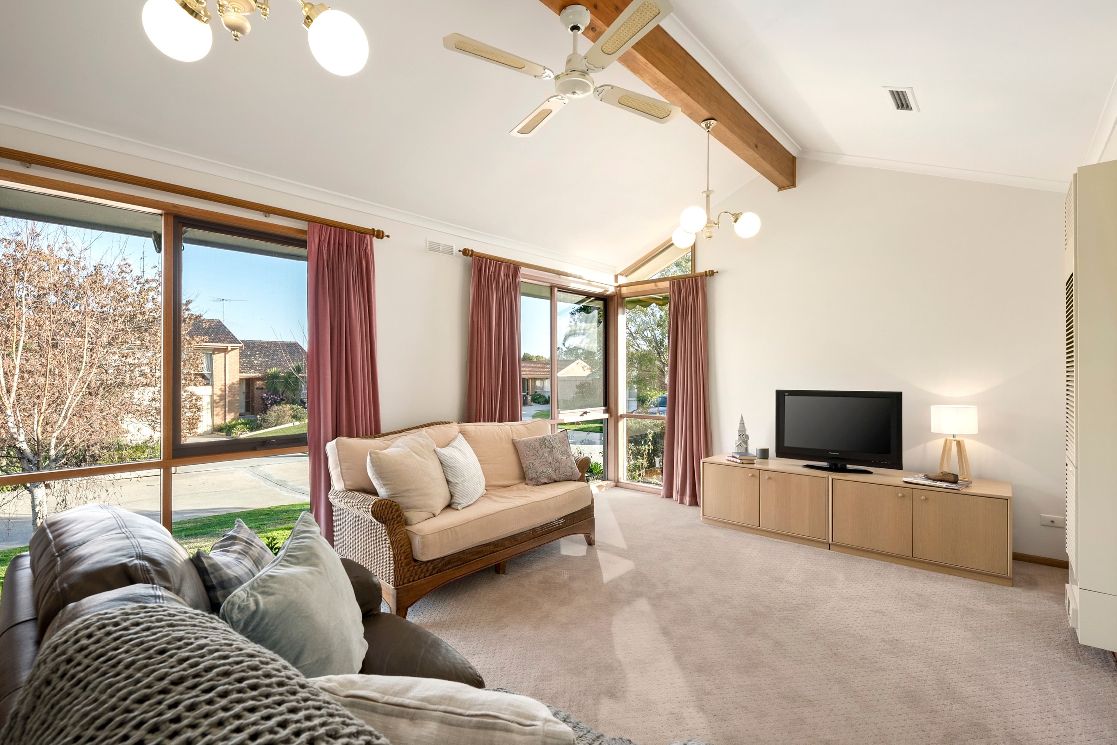 9 Lauren Close, Dingley Village VIC 3172, Dingley Village - Thumbnail 2