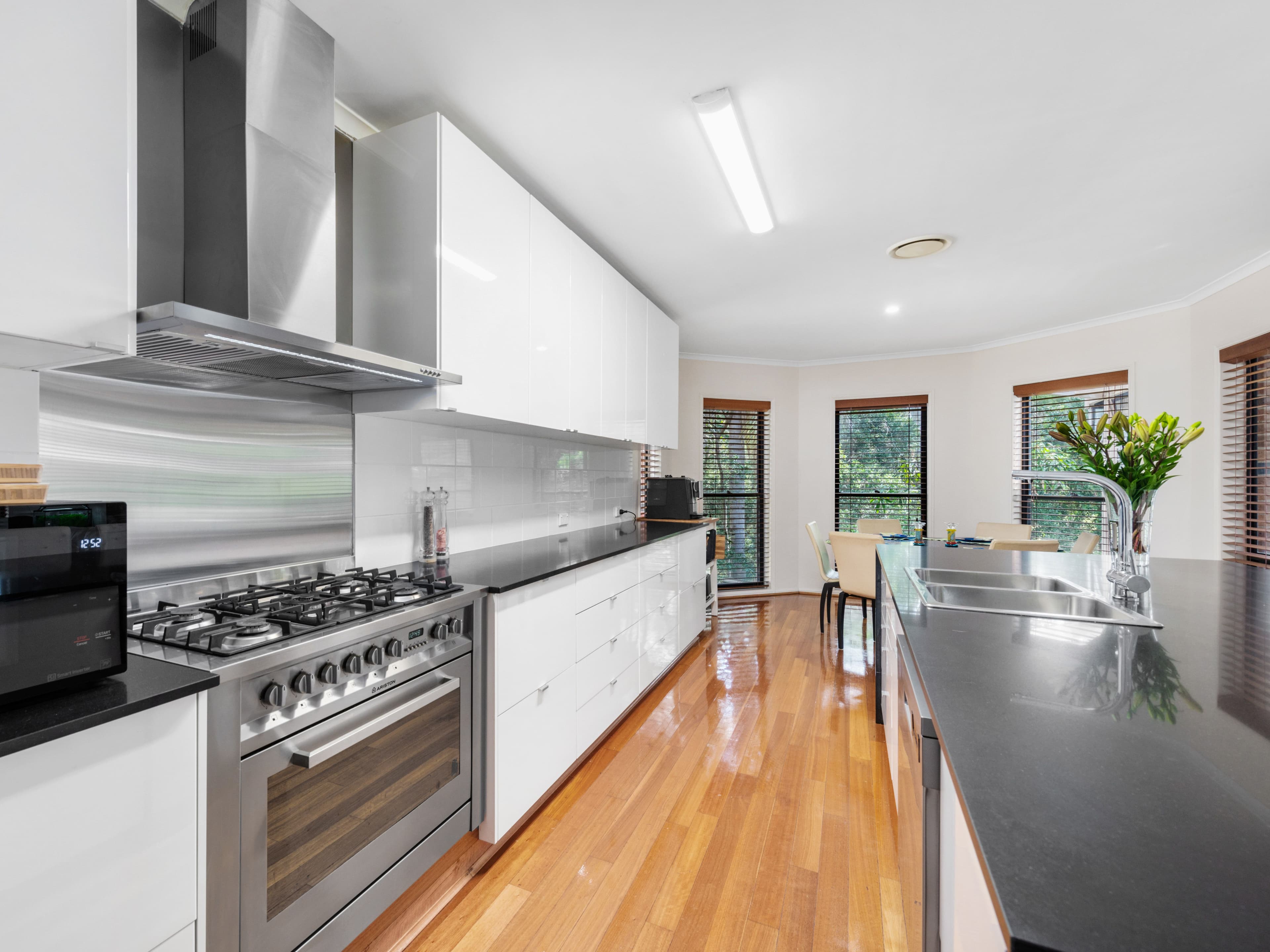 31 Brompton Place, Brookfield QLD 4069, Brookfield - Thumbnail 7