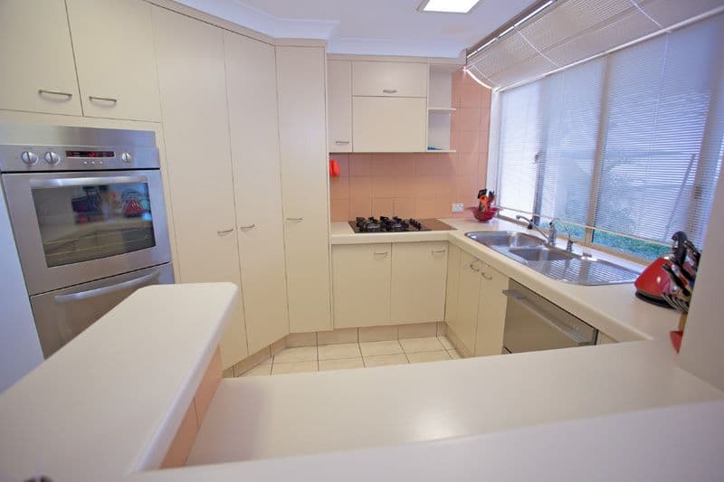 31 Howard Street, RUNAWAY BAY QLD 4216, Runaway Bay - Thumbnail 7