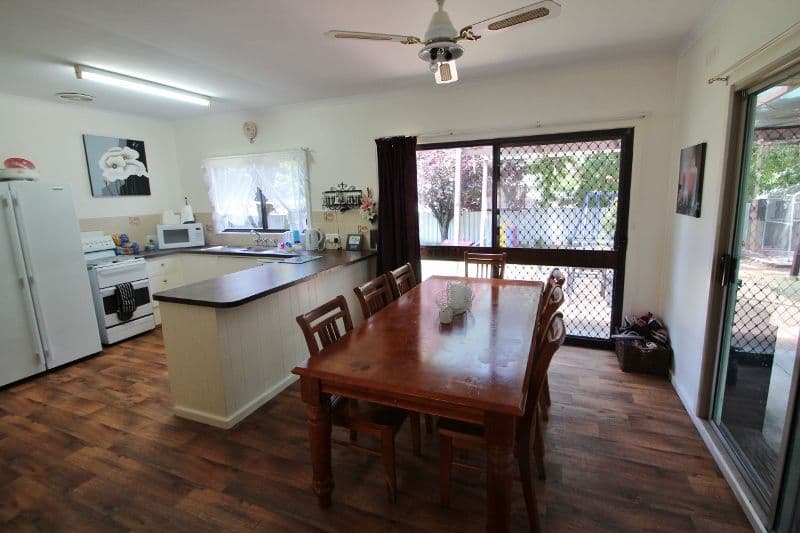 19 Edward Street, CLARE SA 5453, Clare - Thumbnail 3