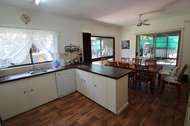 19 Edward Street, CLARE SA 5453, Clare - Thumbnail 4